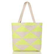 ALOHA COLLECTION REVERSIBLE TOTE / LEI ALOHA / HIGHLIGHTER SANDSTONE