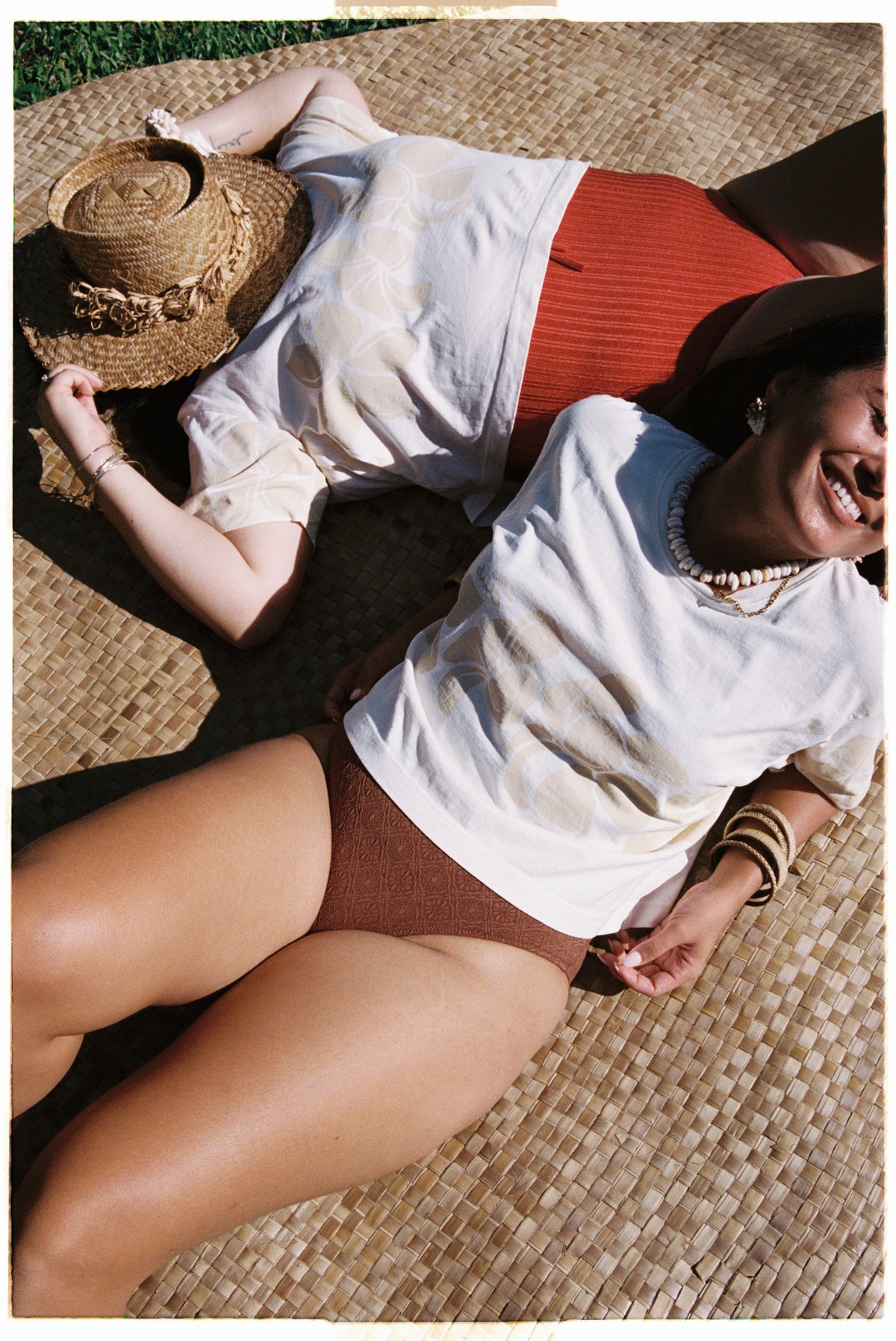 LEI CLUB CROP TEE PUA MELIA BAND - BANANA ON CREAM