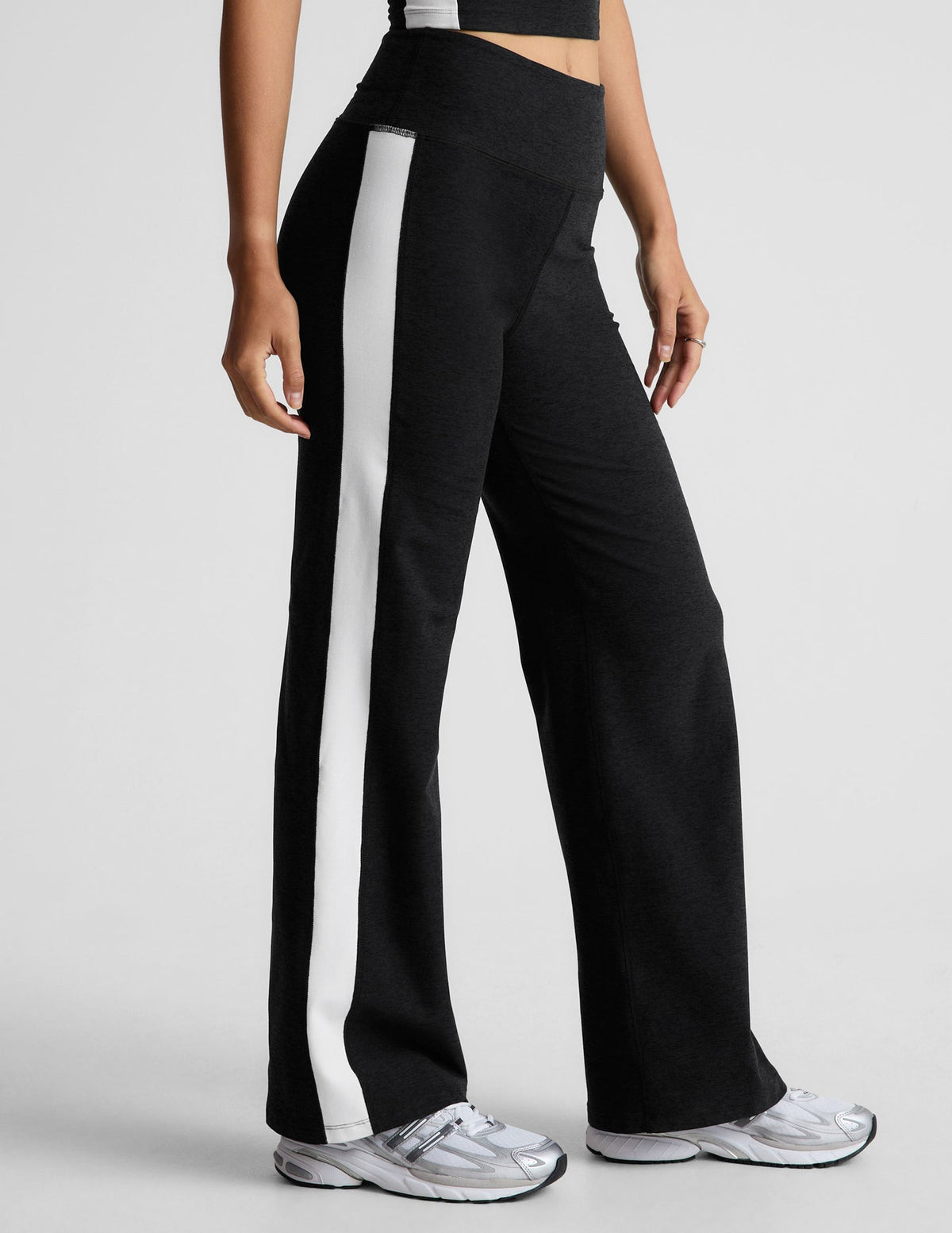 BEYOND YOGA SPACEDYE LINE UP WIDE LEG PANT - DARKEST NIGHT/CLOUD WHITE SD1279