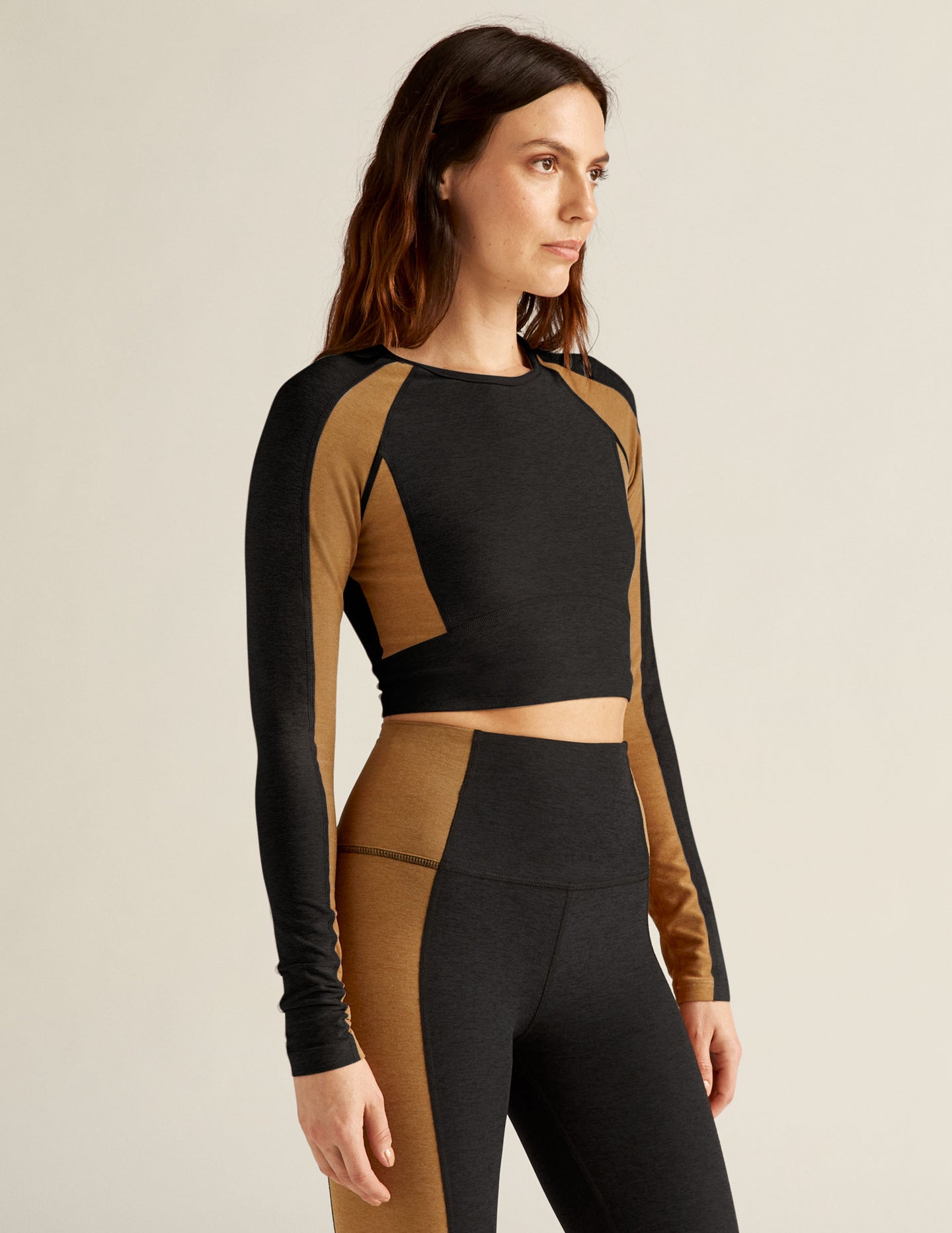 BEYOND YOGA SPACEDYE VITALITY COLORBLOCK PULLOVER - DARKEST NIGHT