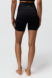 SPIRITUAL GANGSTER LOVE SCULPT 5' BIKER SHORTS - BLACK