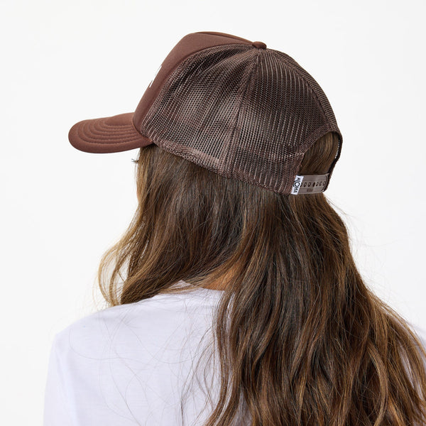 ALOHA COLLECTION TRUCKER HAT / LEI ALOHA  / SANDSTONE/COCONUT