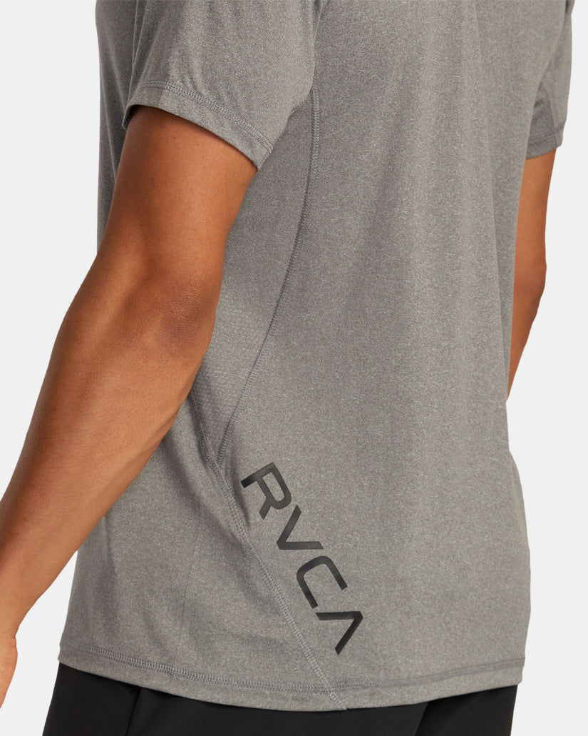 RVCA SPORT VENT PERFORMANCE TEE - HGR