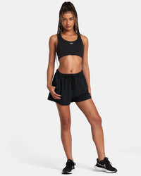 RVCA VA ESSENTIALS MID RISE YOGGER X TECHINCAL TRAINING SHORTS - BLK