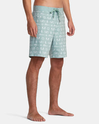 RVCA COUNTY DORADO HEMP STRETCH BOARDSHORTS 17" - GHZ