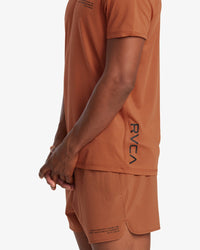 RVCA RUNNER TECHINICAL SHORT SLEEVE TOP - TCA