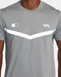 RVCA RUNNER TECHINICAL SHORT SLEEVE TOP - STN