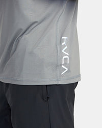 RVCA RUNNER TECHINICAL SHORT SLEEVE TOP - STN