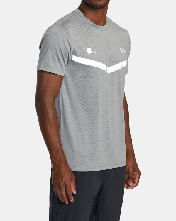 RVCA RUNNER TECHINICAL SHORT SLEEVE TOP - STN