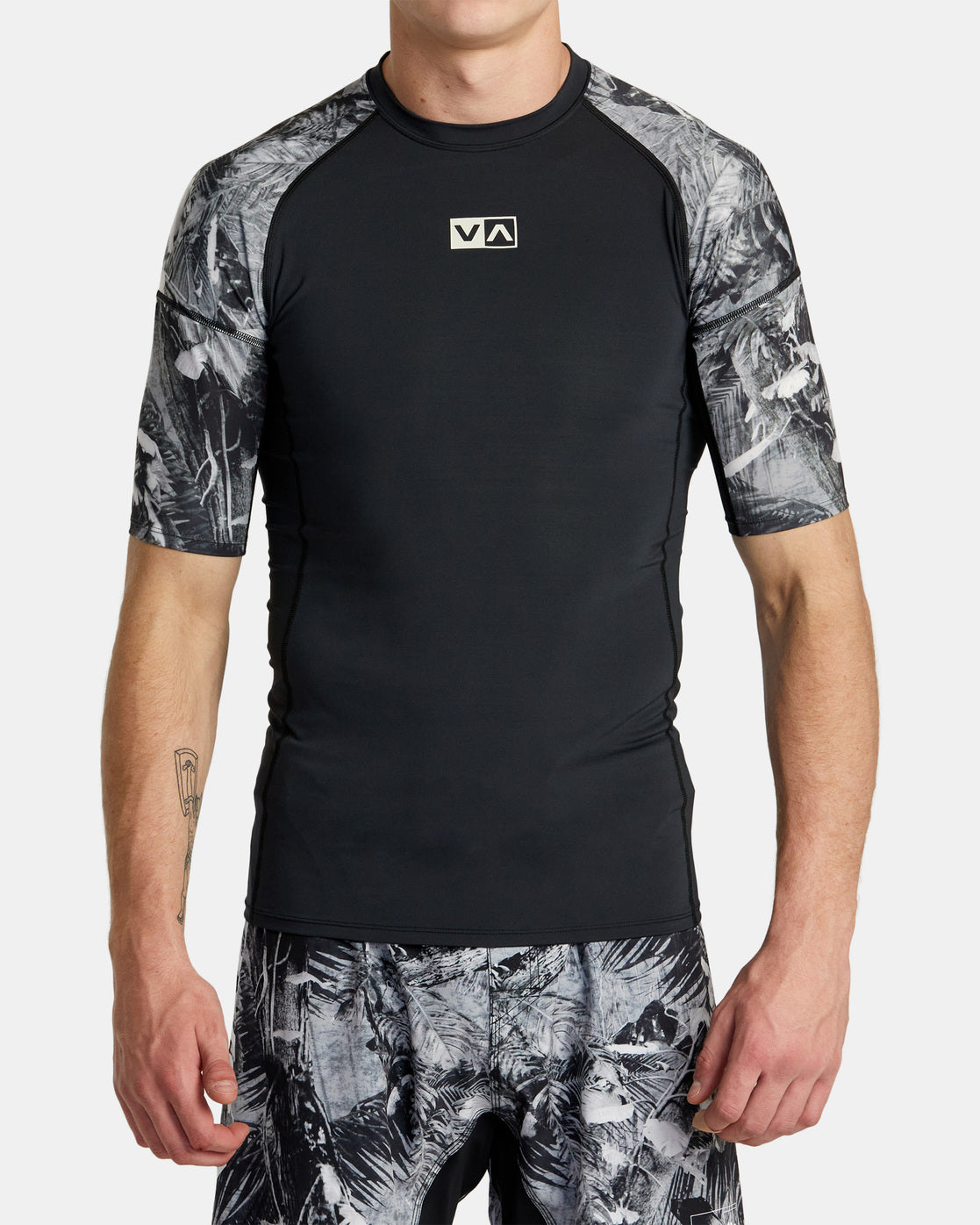 RVCA HAWAII SPORT SHORT SLEEVE SURF TEE -WZB8