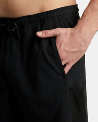 RVCA X OVER SHORT UTILITY SHORTS - BLK