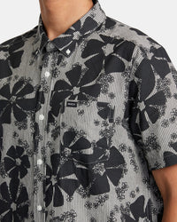 RVCA YOYOGI SEERSUCKER SHORT SLEEVE SHIRT - BLK