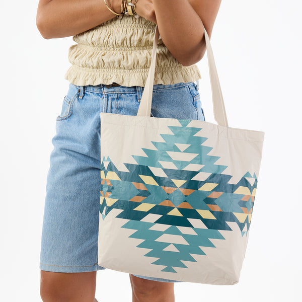 ALOHA COLLECTION REVERSIBLE TOTE / HOLOMUA HARDING / TIDE SANDSTONE