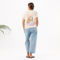 ALOHA COLLECTION TEE / SHELL CLUB / SANDSTONE