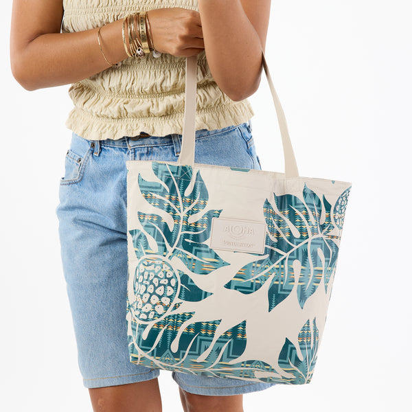 ALOHA COLLECTION REVERSIBLE TOTE / HOLOMUA HARDING / TIDE SANDSTONE