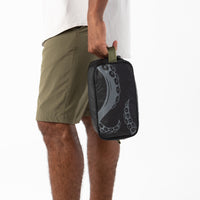 ALOHA COLLECTION DOPP KIT / HE'E / CHARCOAL BLACK