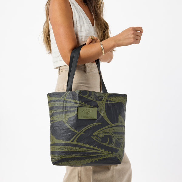 ALOHA COLLECTION REVERSIBLE TOTE / AHI / OLIVE BLACK