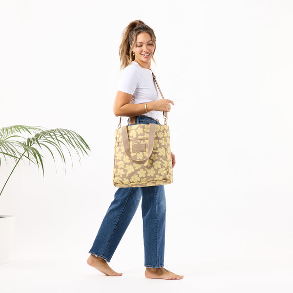 ALOHA COLLECTION DAILY TOTE / PUAKENIKENI BUD / AFFOGATO