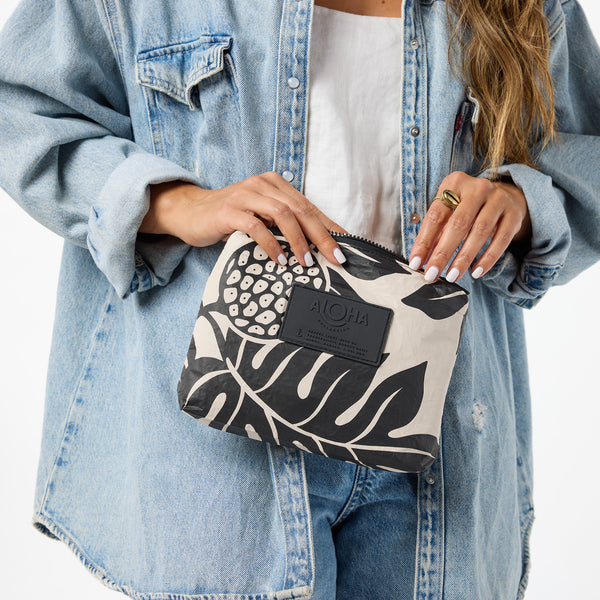 ALOHA COLLECTION SMALL / HOLOMUA / BLACK SANDSTONE