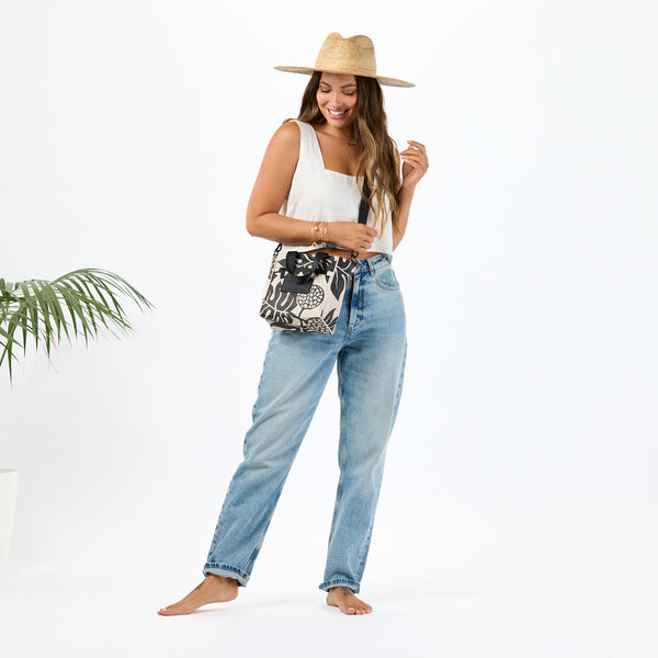 ALOHA COLLECTION CROSSBODY / HOLOMUA / BLACK/SANDSTONE
