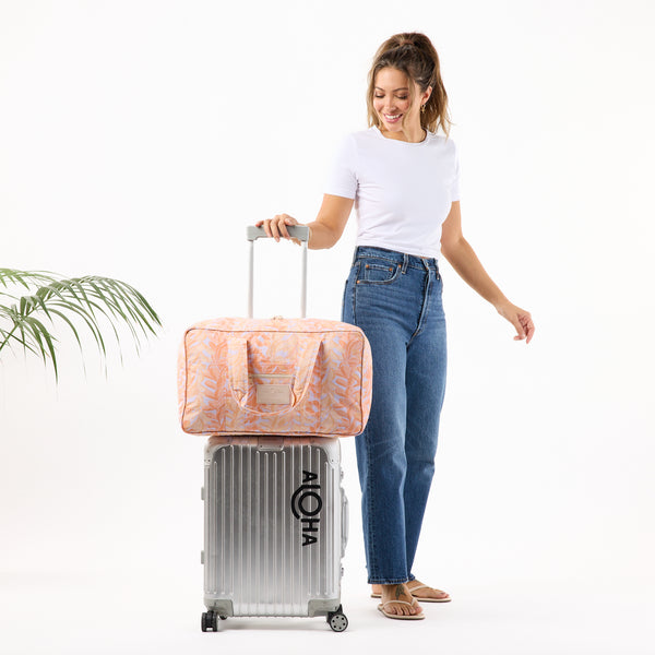 ALOHA COLLECTION KEEP IT LIGHT WEEKENDER / LEI STAND / PEACHY