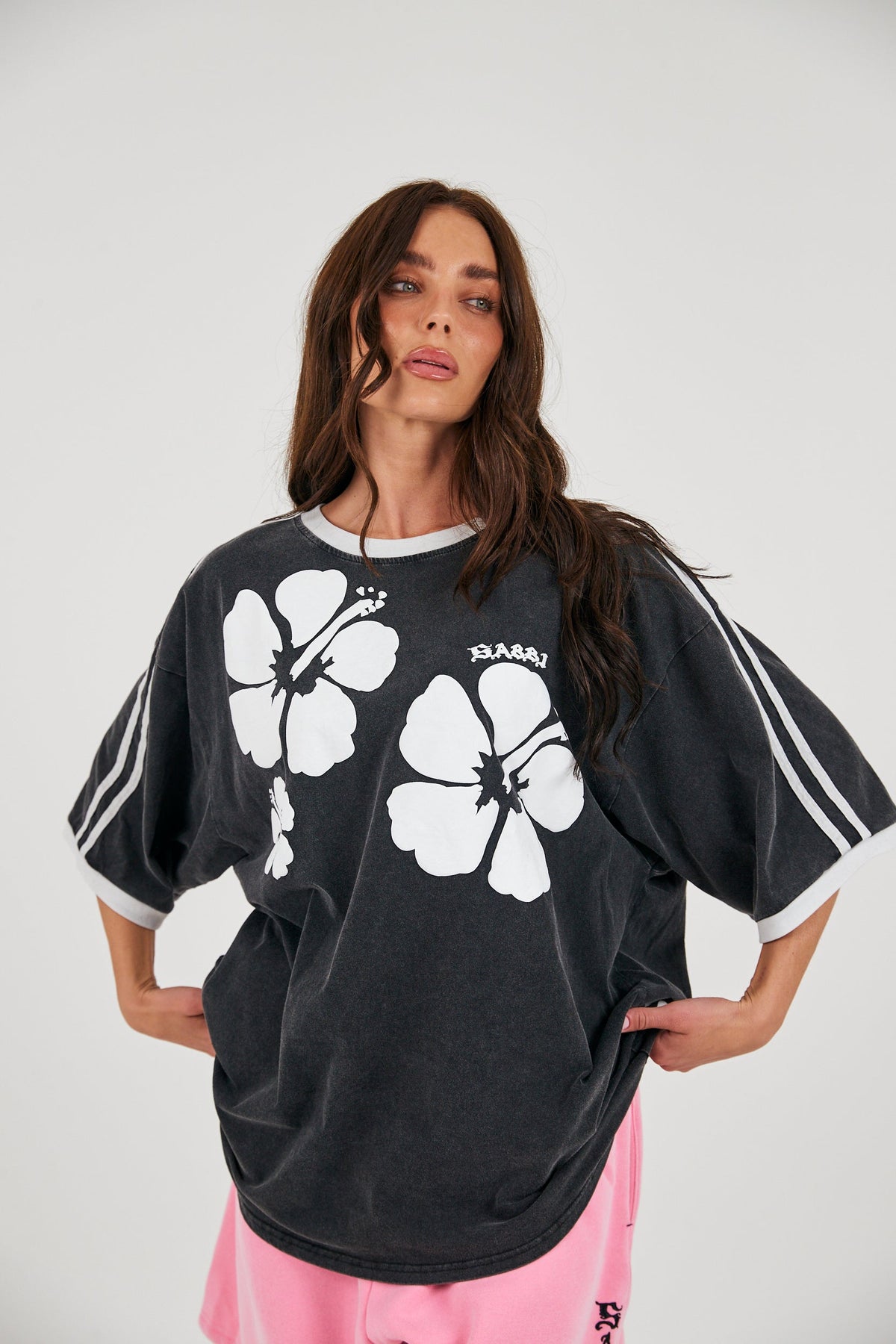 SABBI HIBISCUS TEE - WASHED BLACK