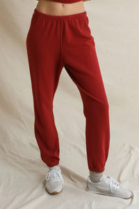 PERFECT WHITE TEE JOHNNY FRENCH TERRY EASY SWEATPANTS -  RUBY RED B25