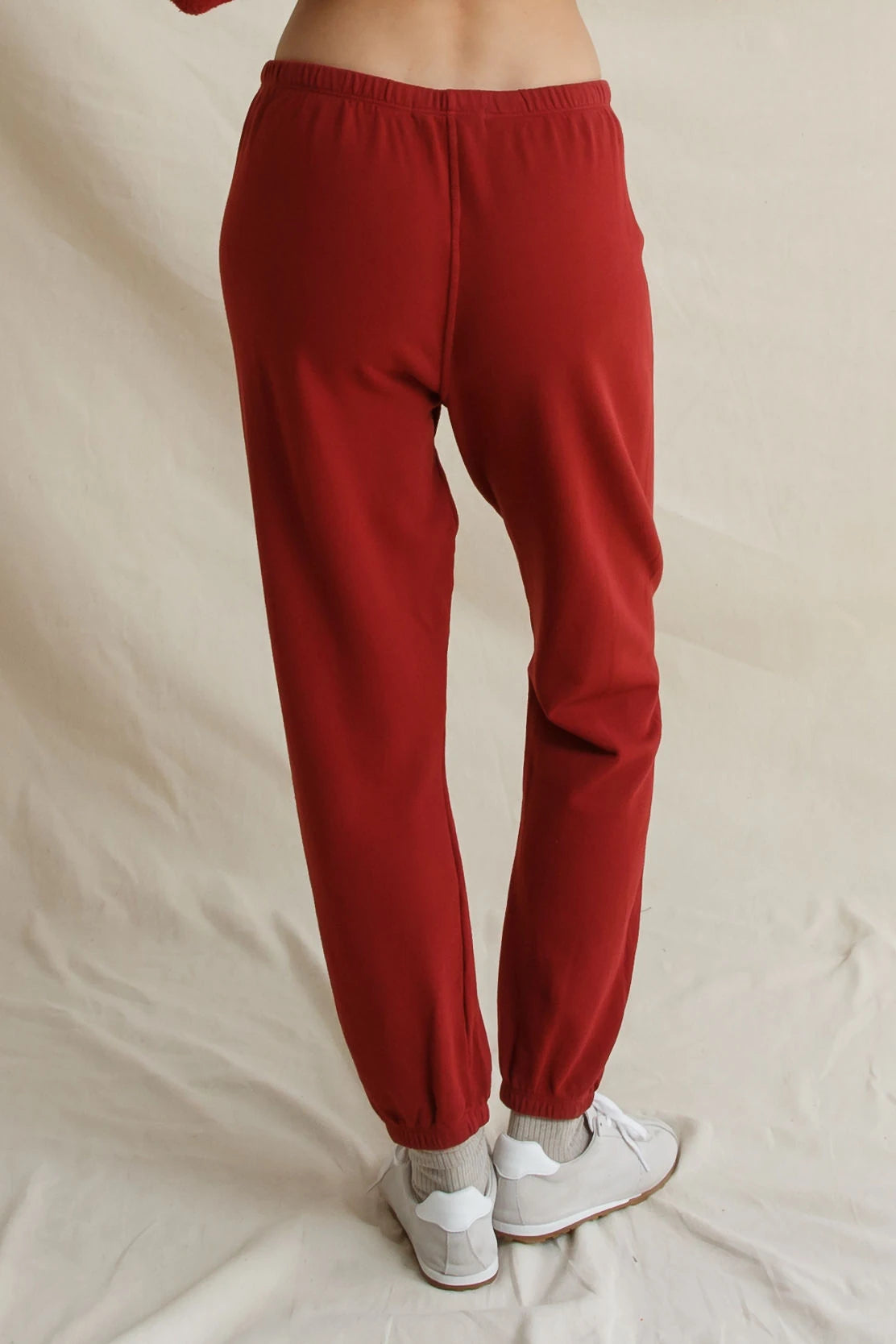 PERFECT WHITE TEE JOHNNY FRENCH TERRY EASY SWEATPANTS -  RUBY RED B25