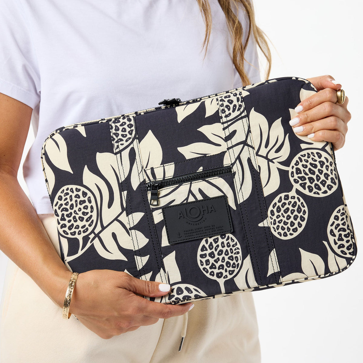 ALOHA COLLECTION LAPTOP CASE / HOLOMUA / BLACK SANDSTONE