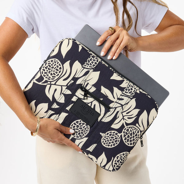 ALOHA COLLECTION LAPTOP CASE / HOLOMUA / BLACK SANDSTONE