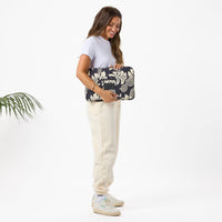 ALOHA COLLECTION LAPTOP CASE / HOLOMUA / BLACK SANDSTONE