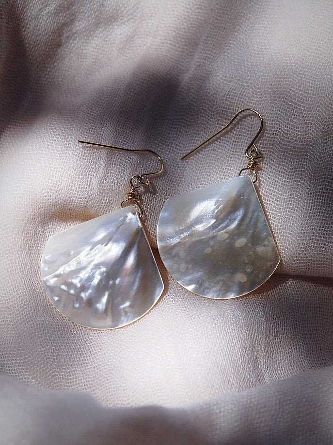 KE ALOHA JEWELRY LARGE SHELL EARRINGS - AINANANI