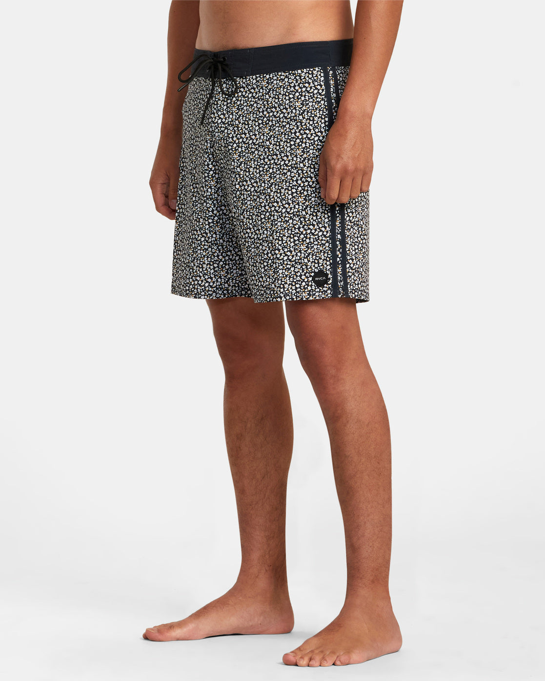 RVCA RESTLESS BOARDSHORTS 17" - BLK