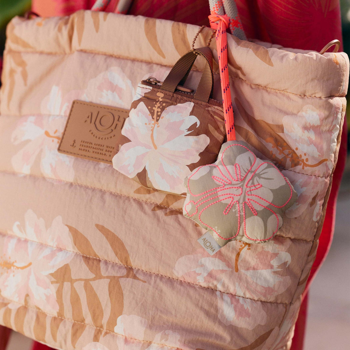 ALOHA COLLECTION PUFFY NYLON CHARM / HANA HOU / CREME ON DUNE
