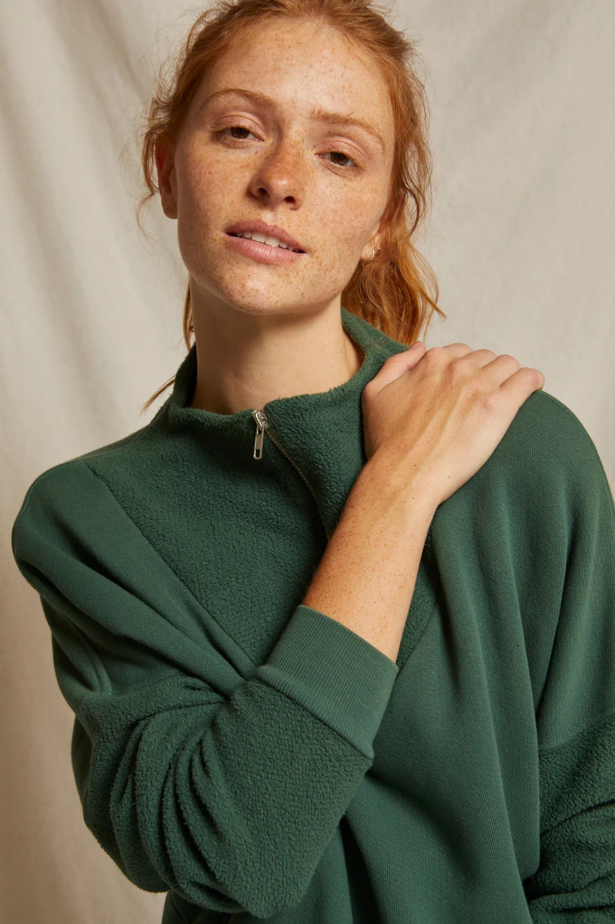 PERFECT WHITE TEE THE TYRA 1/4 ZIP PULLOVER - EVERGREEN T181