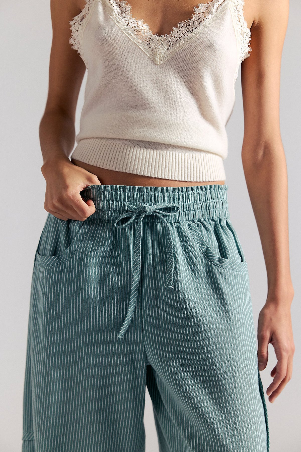 FREE PEOPLE SOMETHING GOOD PULL-ON BARREL PANTS - BLUE TRELLIS NILLA CREAM 5932