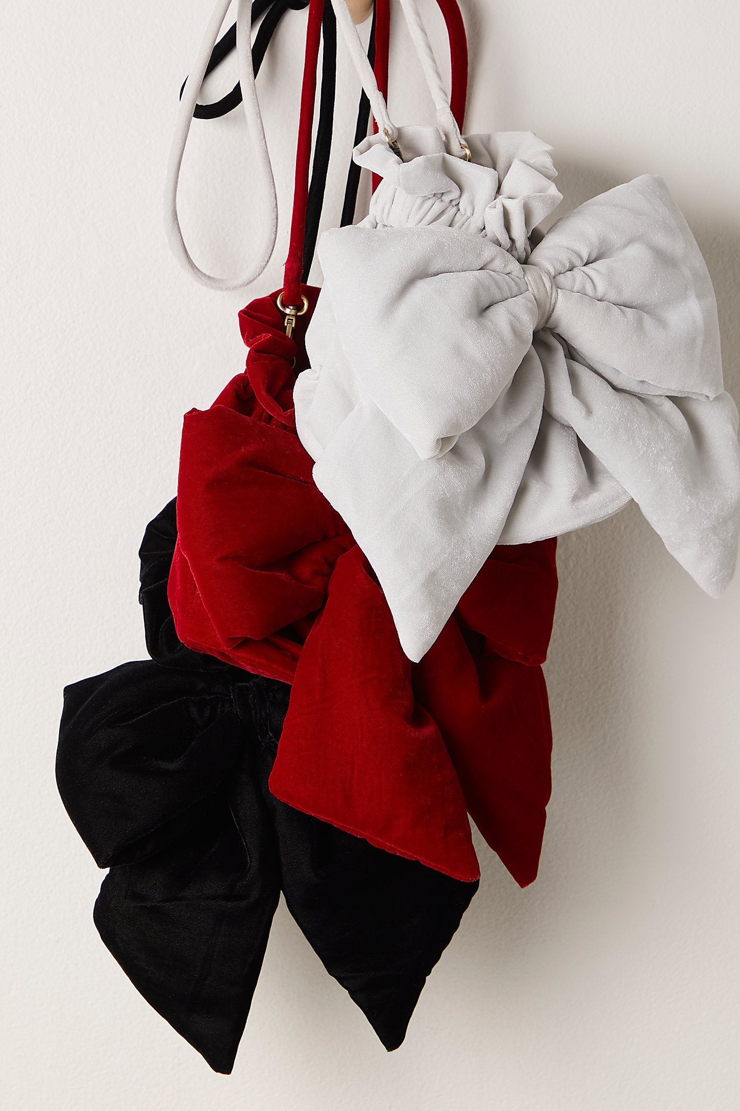 FREE PEOPLE BELLE VELVET BOW BAG - BLACK 5138 – Work It Out