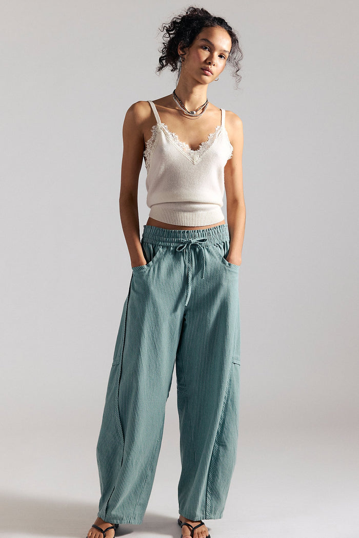 FREE PEOPLE SOMETHING GOOD PULL-ON BARREL PANTS - BLUE TRELLIS NILLA CREAM 5932