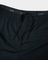 RVCA YOGGER STRETCH ELASTIC SHORTS 17" - BLK