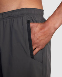 RVCA YOGGER STRETCH ATHLETIC SHORTS 17' - SLT