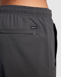 RVCA YOGGER STRETCH ATHLETIC SHORTS 17' - SLT