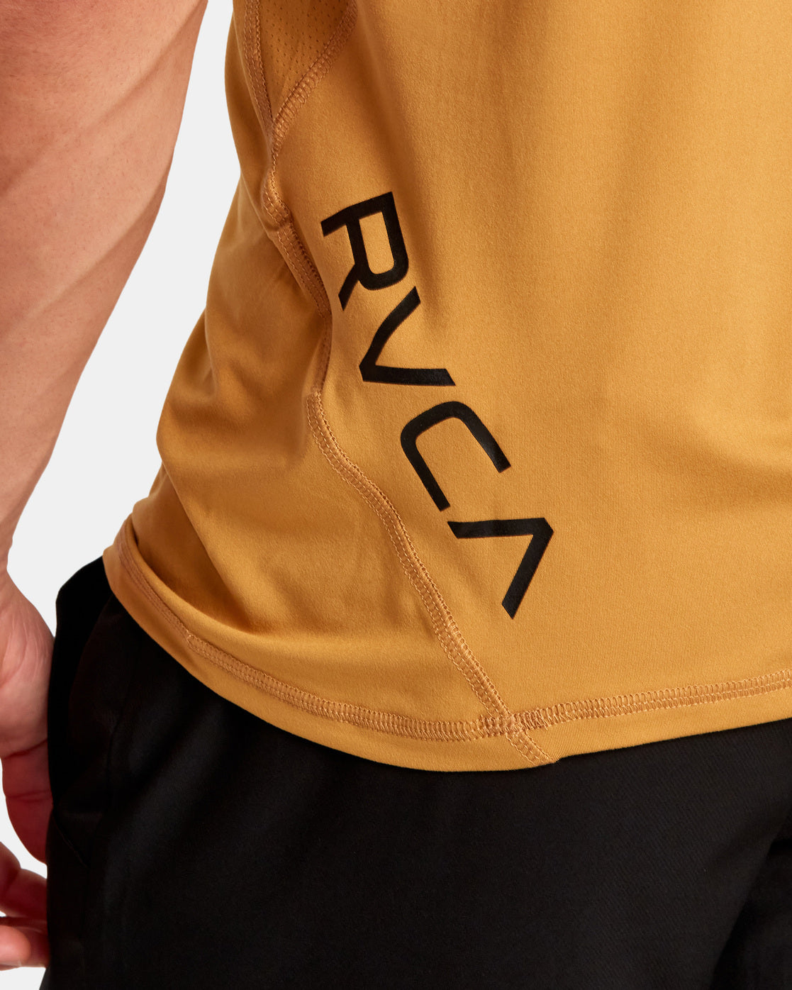 RVCA SPORT VENT PERFORMANCE TEE - CMT0