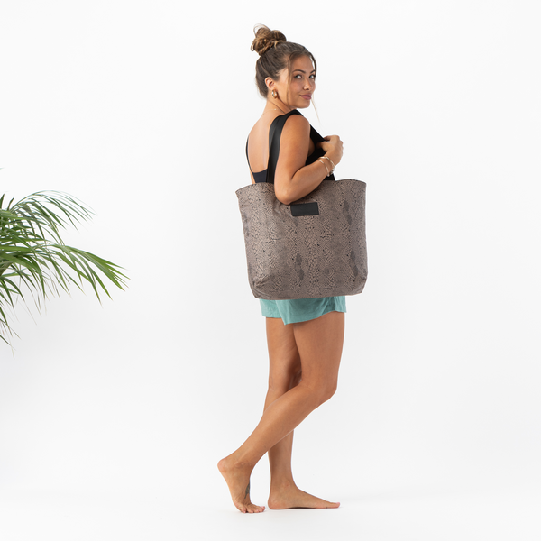 ★LOOPLOOP★Bonnie Swim Tote Bag★Silver_Black★大人気★ DOROTHEE XL Tote Bag | Dorothee Schumacher