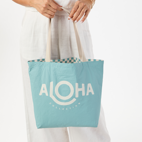 ALOHA COLLECTION REVERSIBLE TOTE / PETITE CHECK / TIDE SANDSTONE