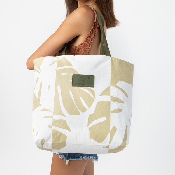 ALOHA COLLECTION DAY TRIPPER / MONSTERA SHADE / SAND