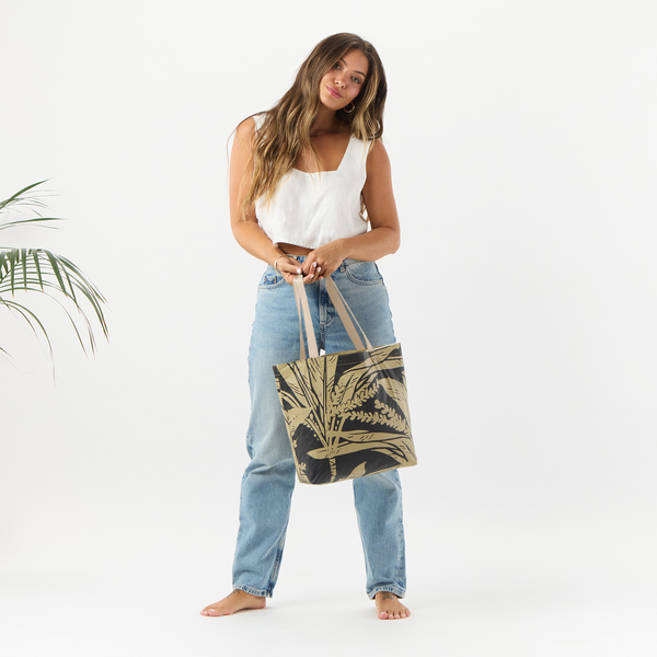 ALOHA COLLECTION REVERSIBLE TOTE / TI LEAF / LATTE
