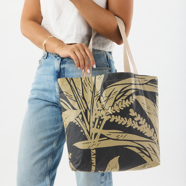 ALOHA COLLECTION REVERSIBLE TOTE / TI LEAF / LATTE