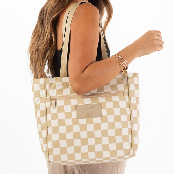 ALOHA COLLECTION GO-TO TOTE / CHECKMATE / CREME/DUNE