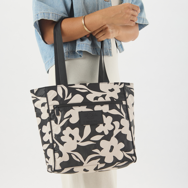 ALOHA COLLECTION GO-TO TOTE / FALL FLOWERS / BLACK/SANDSTONE