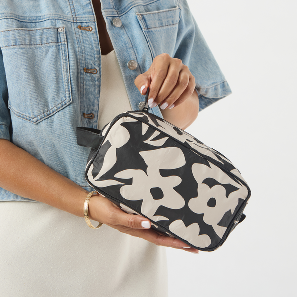 ALOHA COLLECTION DOPP KIT / FALL FLOWERS / BLACK/SANDSTONE